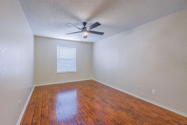 604 W Day Street, Denison, TX 75020