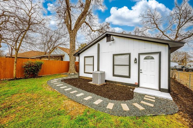 604 W Day Street, Denison, TX 75020