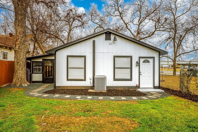 604 W Day Street, Denison, TX 75020