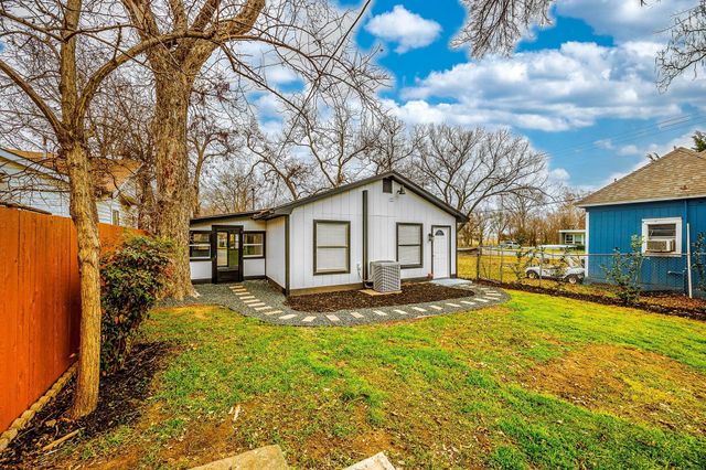 604 W Day Street, Denison, TX 75020