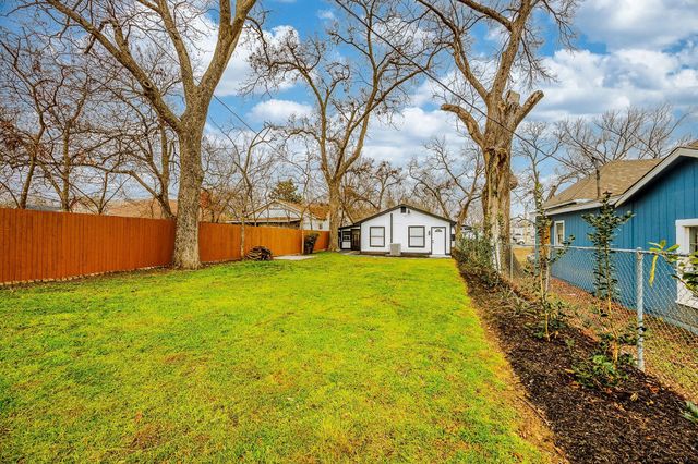 604 W Day Street, Denison, TX 75020