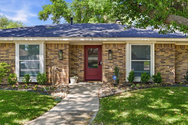 1519 Chisolm Trail, Lewisville, TX 75077