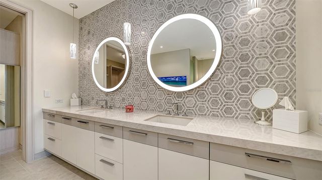 1581 GULF OF MEXICO DRIVE 406, Longboat Key, FL 34228