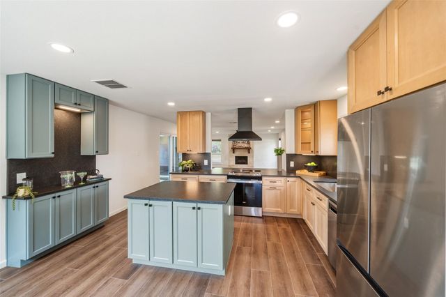 15826 Stonehaven Drive, Houston, TX 77059
