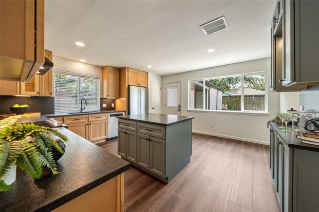 15826 Stonehaven Drive, Houston, TX 77059