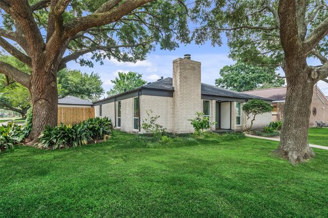 15826 Stonehaven Drive, Houston, TX 77059