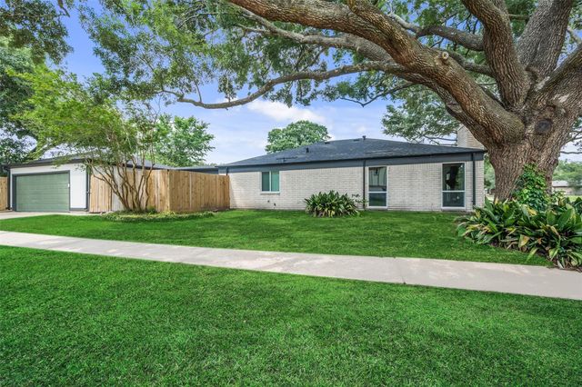 15826 Stonehaven Drive, Houston, TX 77059
