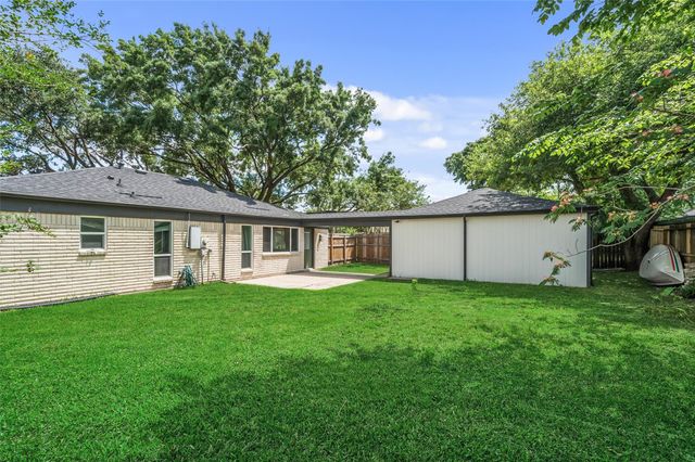 15826 Stonehaven Drive, Houston, TX 77059