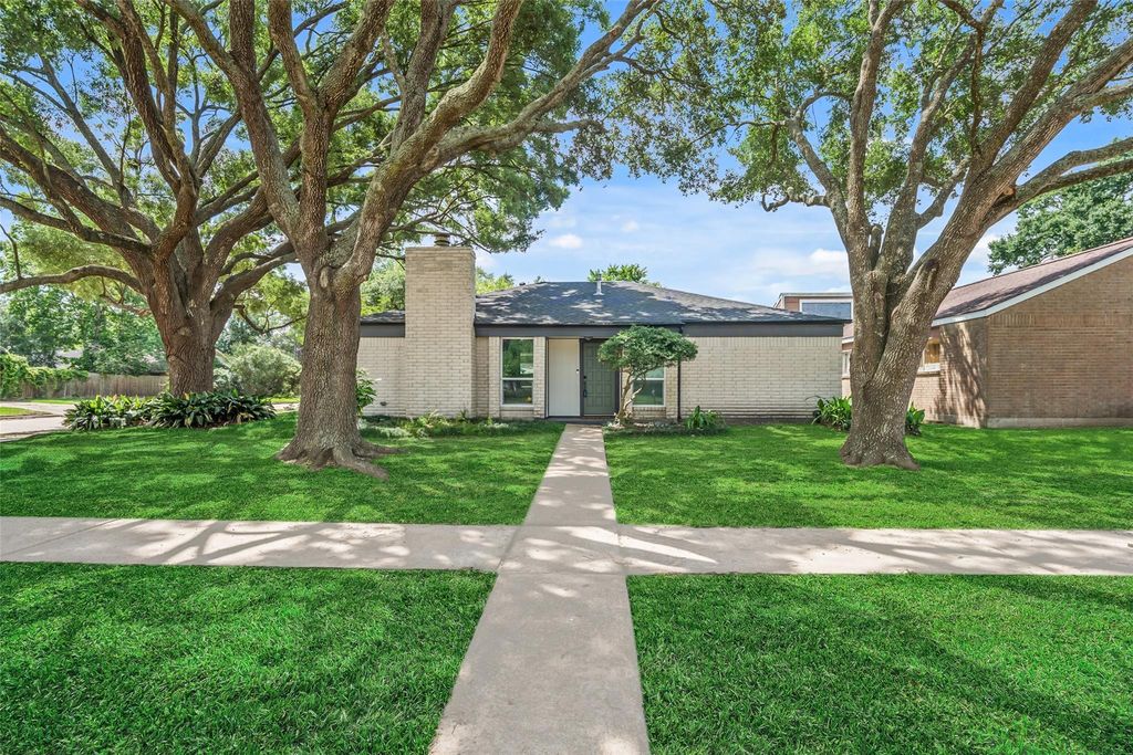 15826 Stonehaven Drive, Houston, TX 77059