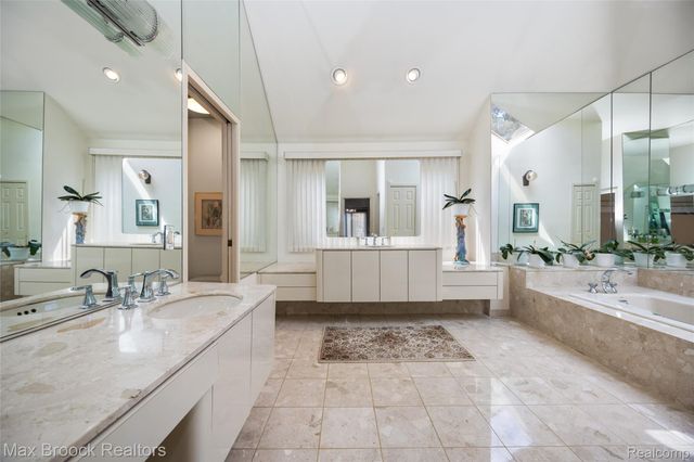1603 Franklin Hills Drive 1, Bloomfield Hills, MI 48302