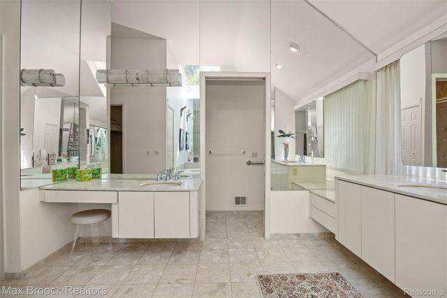 1603 Franklin Hills Drive 1, Bloomfield Hills, MI 48302