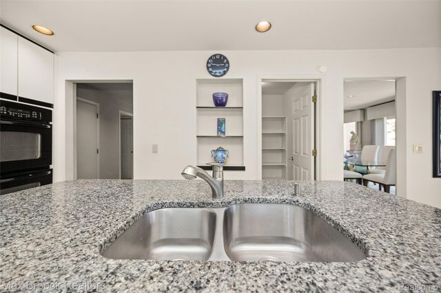 1603 Franklin Hills Drive 1, Bloomfield Hills, MI 48302