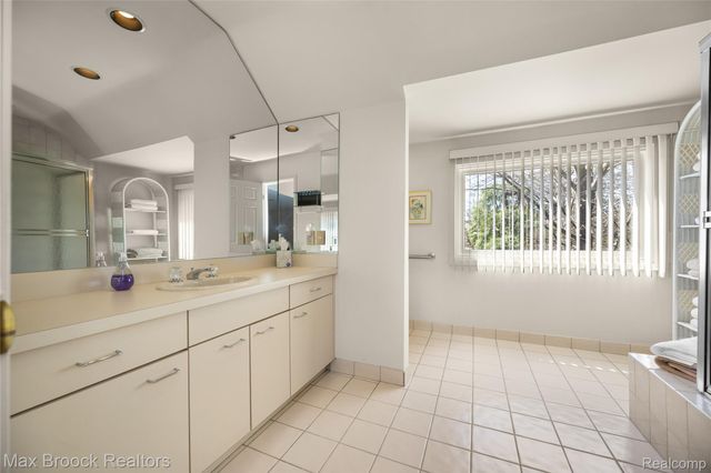1603 Franklin Hills Drive 1, Bloomfield Hills, MI 48302