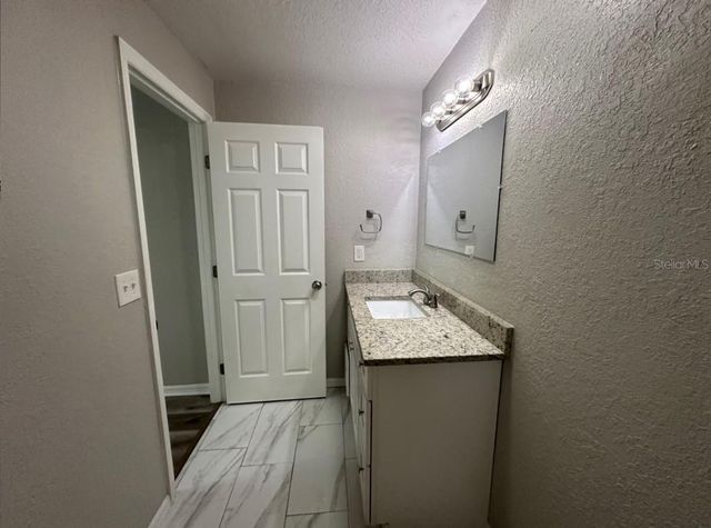 9725 FOX HOLLOW ROAD, Tampa, FL 33647