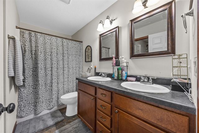 5503 Ruhd Street SW, Cedar Rapids, IA 52404