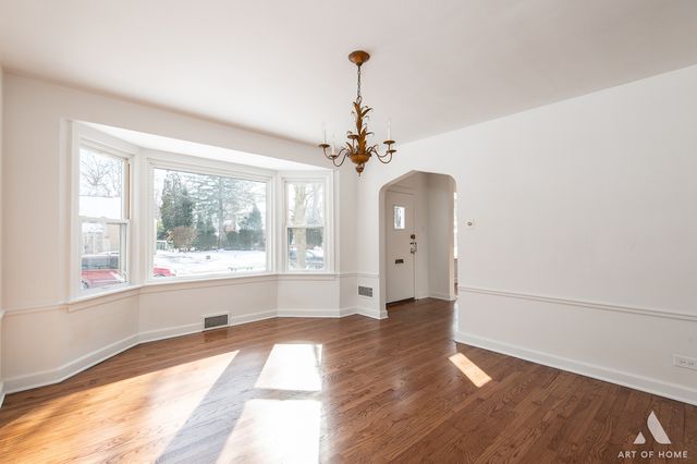 6908 N Mendota Avenue, Chicago, IL 60646