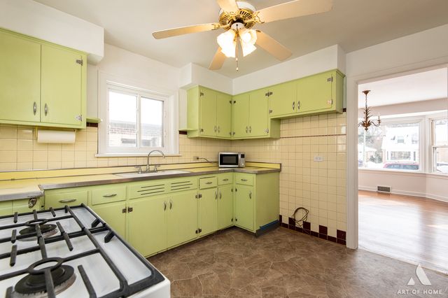 6908 N Mendota Avenue, Chicago, IL 60646