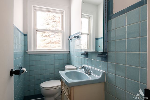 6908 N Mendota Avenue, Chicago, IL 60646