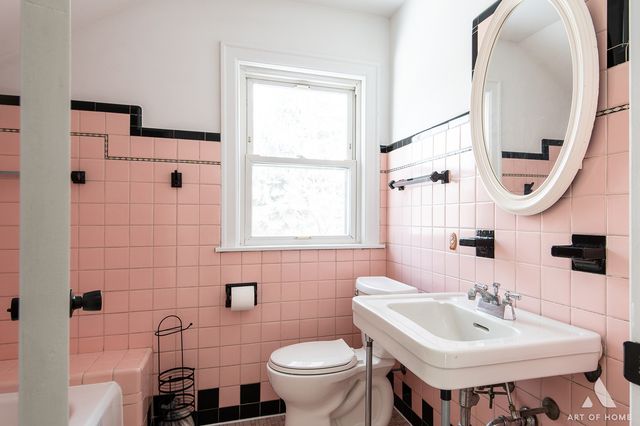 6908 N Mendota Avenue, Chicago, IL 60646