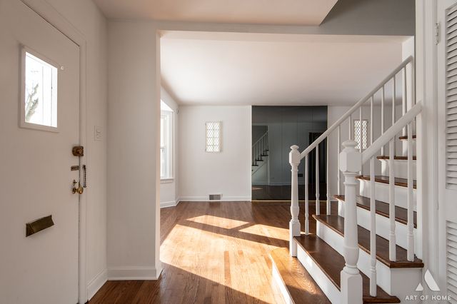 6908 N Mendota Avenue, Chicago, IL 60646