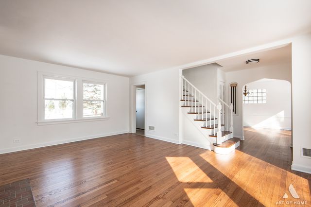 6908 N Mendota Avenue, Chicago, IL 60646