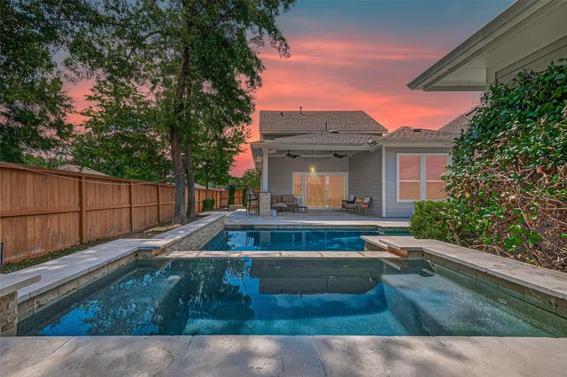 30 Whetstone Ridge Way, The Woodlands, TX 77382