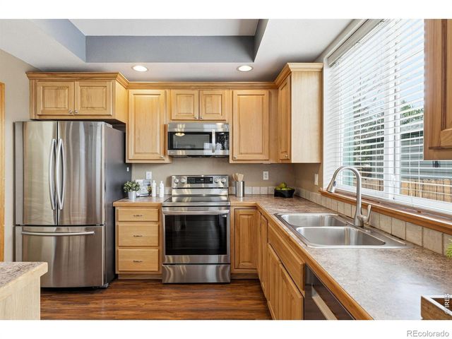 232 River View Court, Longmont, CO 80501