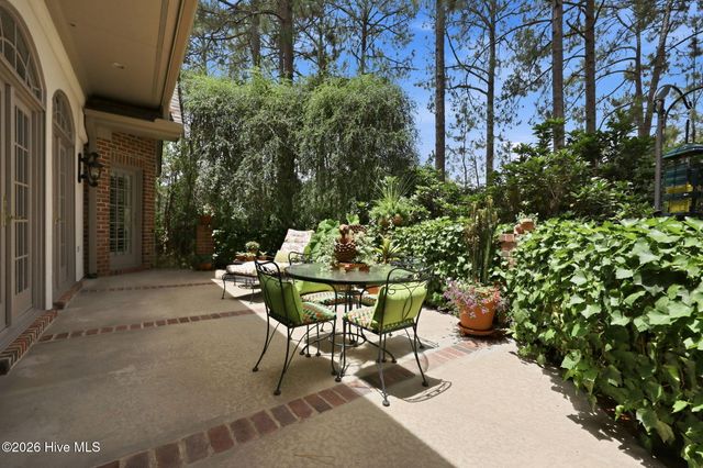 6 Augusta Drive, Southern Pines, NC 28387