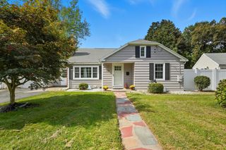 116 Hartwick St, Springfield, MA 01108