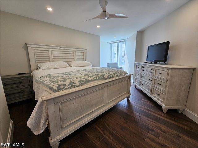 4041 Gulf Shore Blvd 1103, Naples, FL 34103
