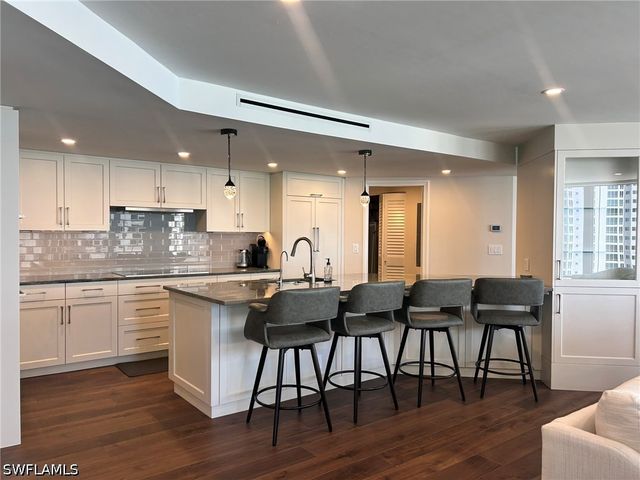4041 Gulf Shore Blvd 1103, Naples, FL 34103