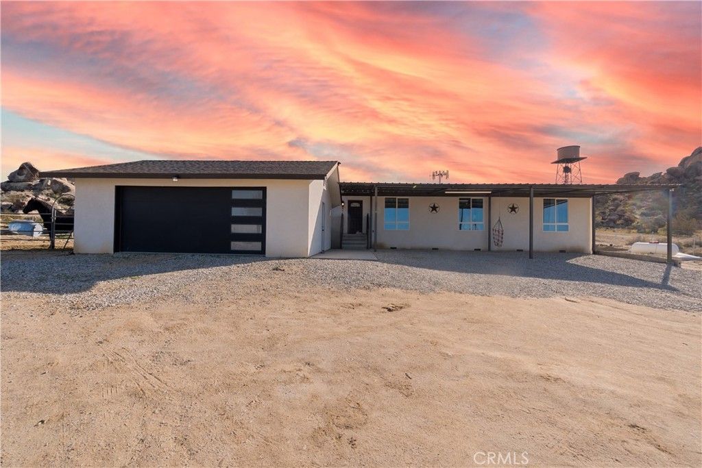 Image 2 of property listing at 40004 171st E, Palmdale, CA 93591