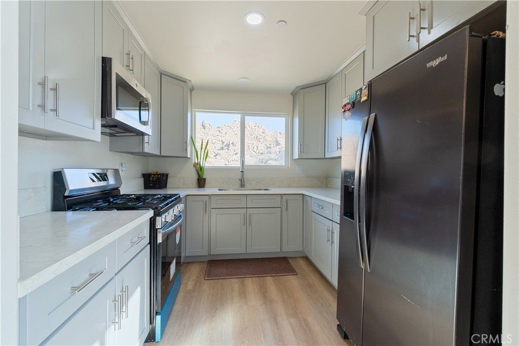 Image 9 of property listing at 40004 171st E, Palmdale, CA 93591