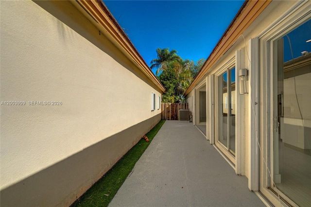 2924 NW 99th Pl, Doral, FL 33172