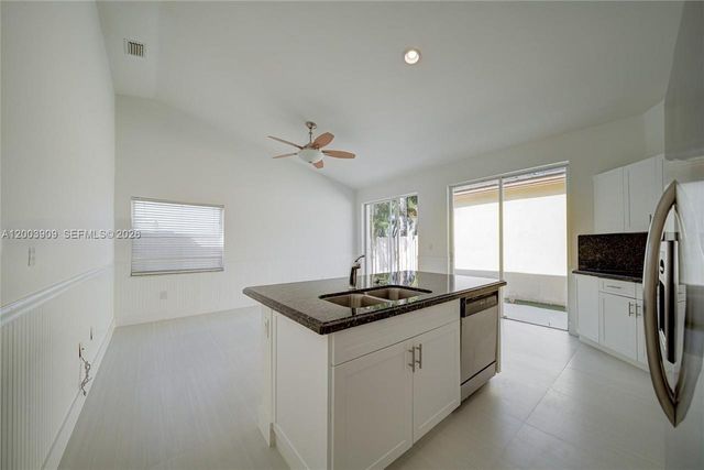 2924 NW 99th Pl, Doral, FL 33172