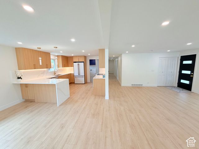 3332 E FORT UNION BLVD, Cottonwood Heights, UT 84121
