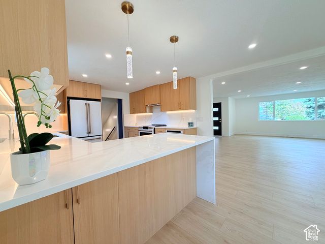 3332 E FORT UNION BLVD, Cottonwood Heights, UT 84121