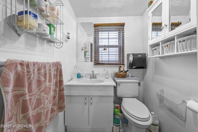 17 Wood Avenue, Englishtown, NJ 07726