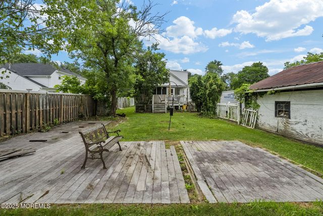 17 Wood Avenue, Englishtown, NJ 07726