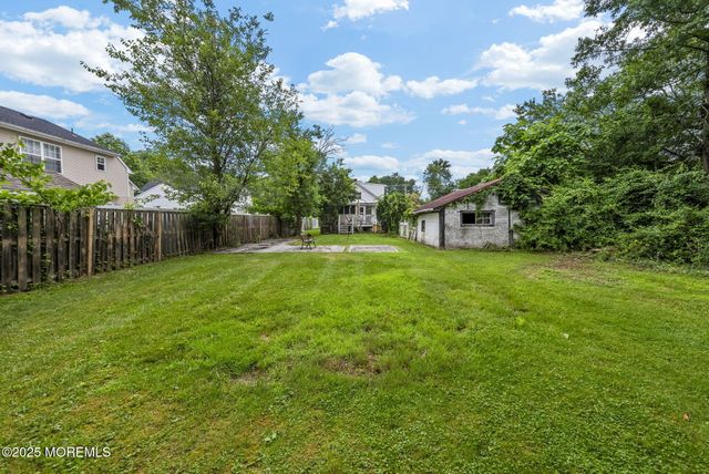 17 Wood Avenue, Englishtown, NJ 07726
