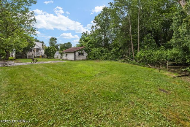 17 Wood Avenue, Englishtown, NJ 07726