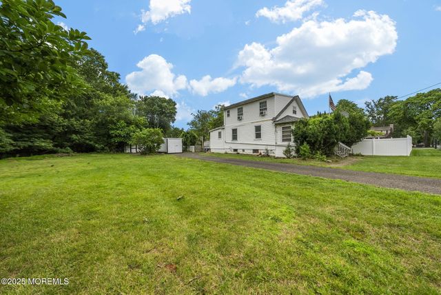 17 Wood Avenue, Englishtown, NJ 07726