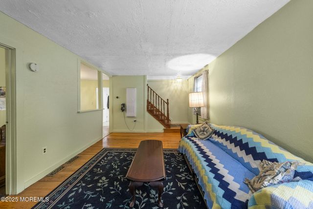 17 Wood Avenue, Englishtown, NJ 07726