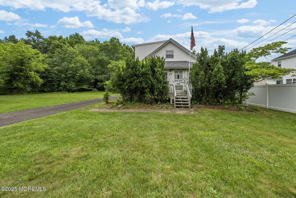 17 Wood Avenue, Englishtown, NJ 07726