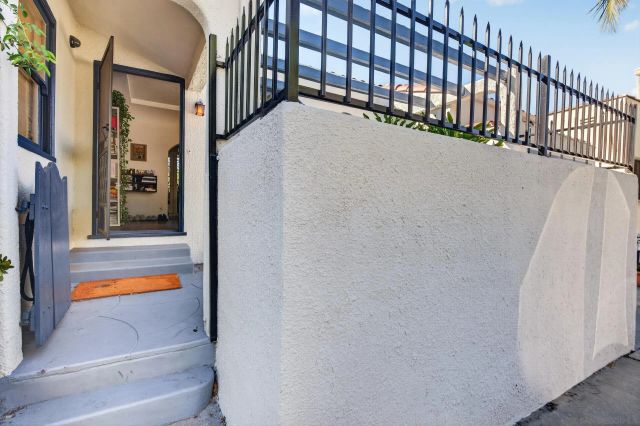 1535 Parmer Ave, Los Angeles, CA 90026