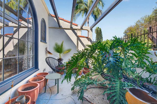 1535 Parmer Ave, Los Angeles, CA 90026