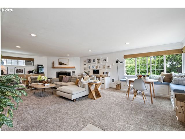 2240 VALHALLA St, Eugene, OR 97401