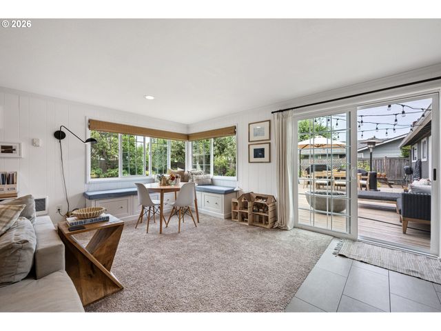 2240 VALHALLA St, Eugene, OR 97401
