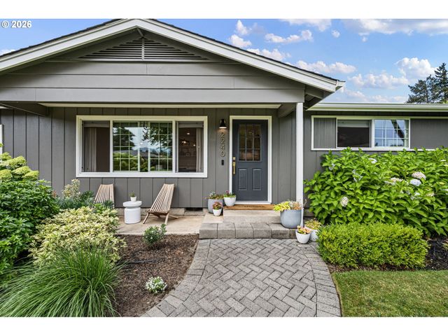 2240 VALHALLA St, Eugene, OR 97401