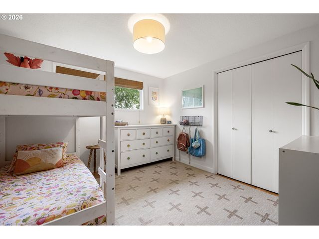 2240 VALHALLA St, Eugene, OR 97401